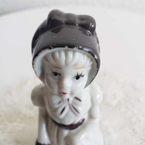 Vintage Porcelain Girl In Bonnet W/Parasol Detailed Figurine - Picture 13 of 13